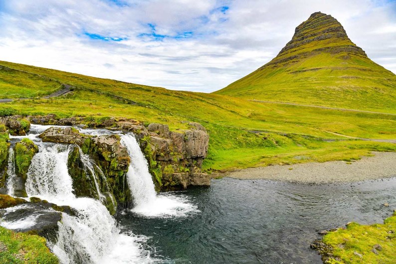 緑と水がつくりだす光景 アイスランド・グルンダルフィヨルズル