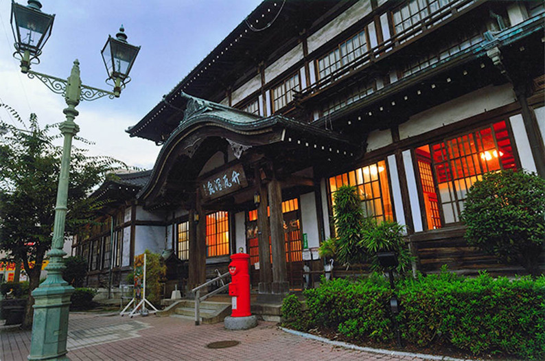 竹瓦温泉の丸ポスト