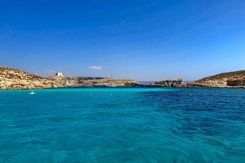コバルトブルーの地中海 マルタ・コミノ島